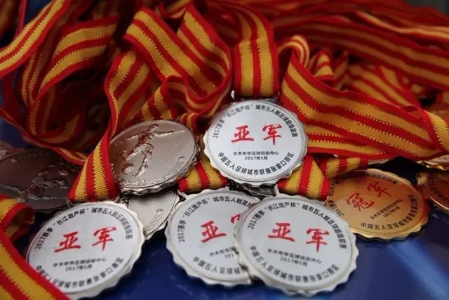 东契奇抵达洛杉矶立刻投入训练，为新赛季全力以赴